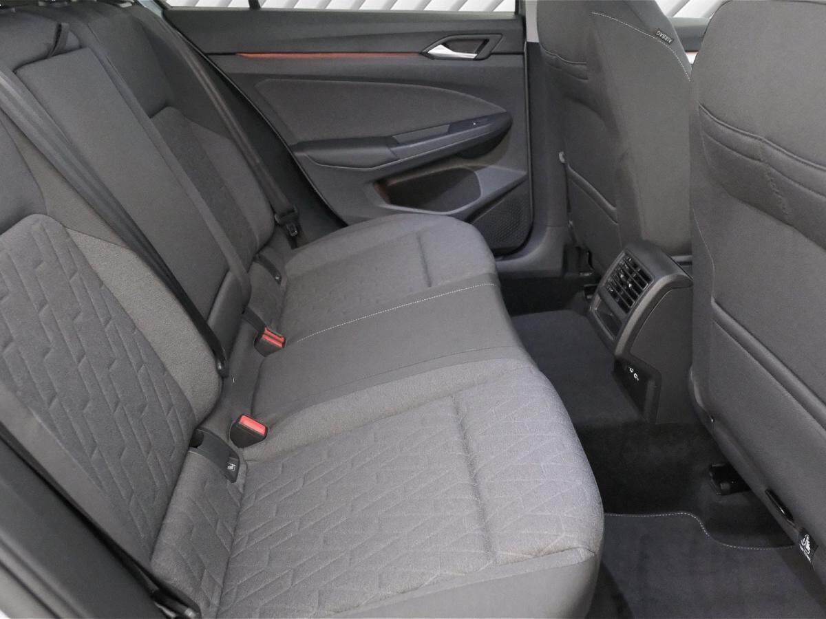 Volkswagen Golf VIII Lim. 1.5 eTSI Life Leasing ab 279,00 Euro