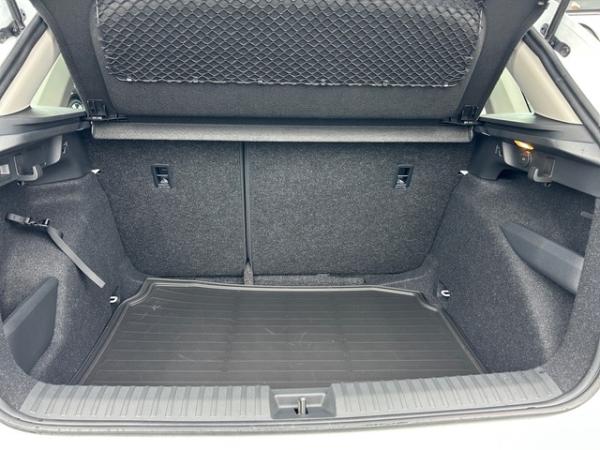 Skoda Kamiq 1.0 TSI Selection +AHK+NAVI+MATRIX+RFK+SHZ+PDC+