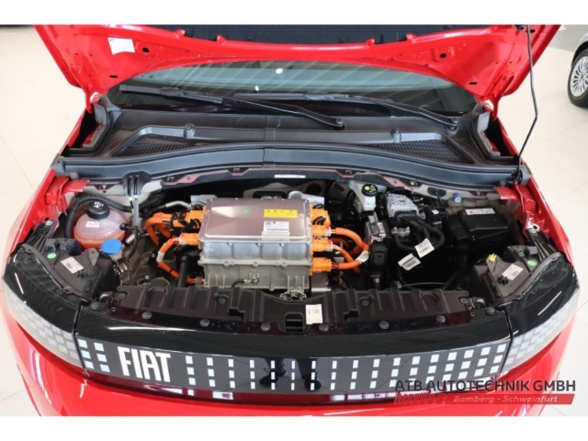 Fiat Grande Panda EV (RED) 44kWh Apple CarPlay DAB digitales Cockpit LED Spurhalteass.