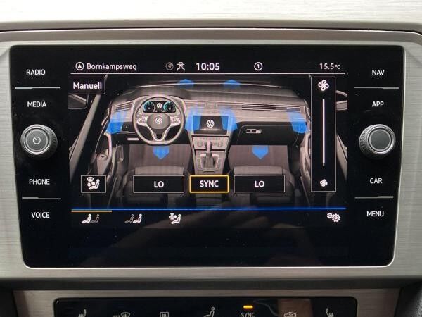 Volkswagen Passat Variant 1.5 TSI DSG LED Navi Rear View