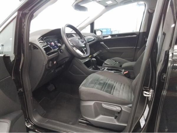 Volkswagen Touran 2.0 TDI DSG HIGHLINE PANO AHK