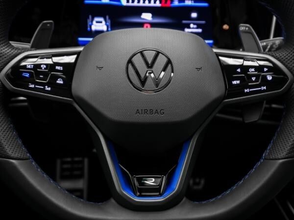 Volkswagen Golf R BLACK EDITION 2.0 TSI 4M DSG Pano Navi Akrapovic