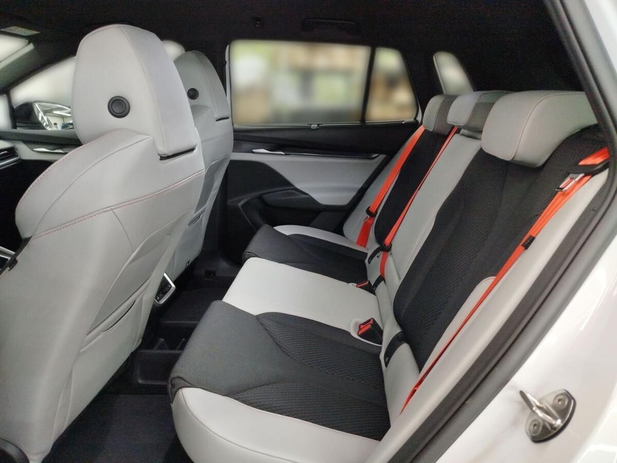 Skoda Elroq First Edition 82 kWh Batterie Elektromotor 1-Gang-Automatik zzgl. 500€ Zusatzprämie*