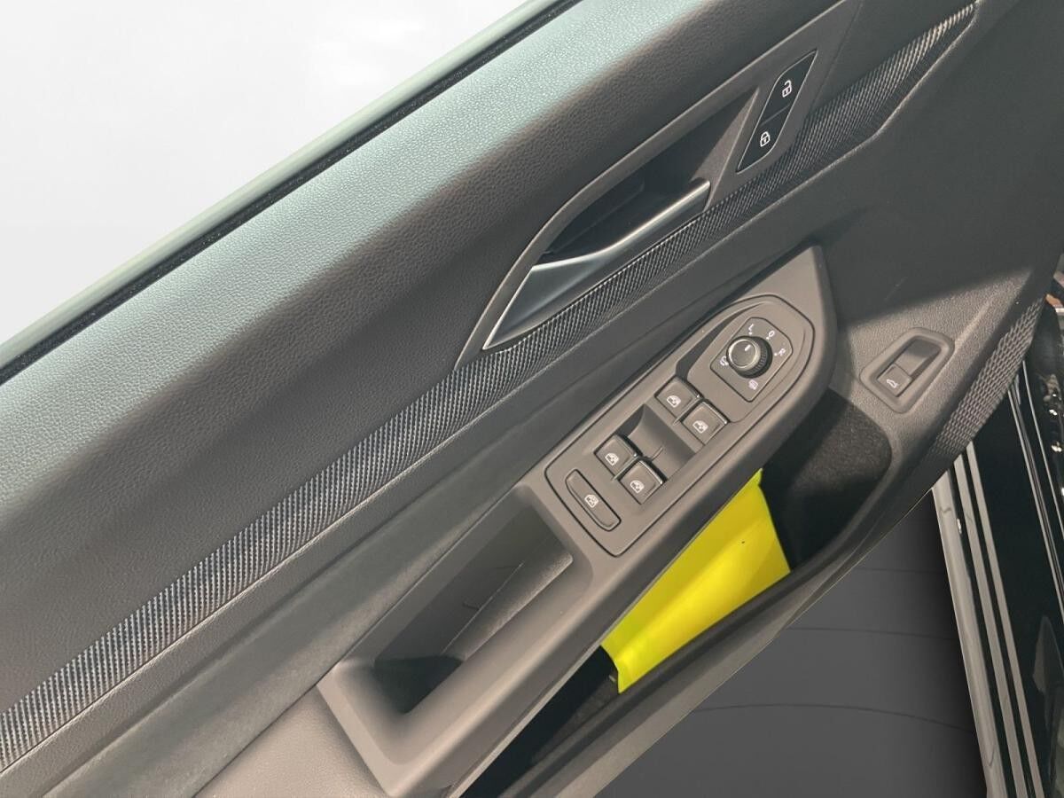 Volkswagen Golf Variant R-Line 1,5 eTSI DSG Volkswagen Golf Variant R-Line 1,5 eTSI DSG