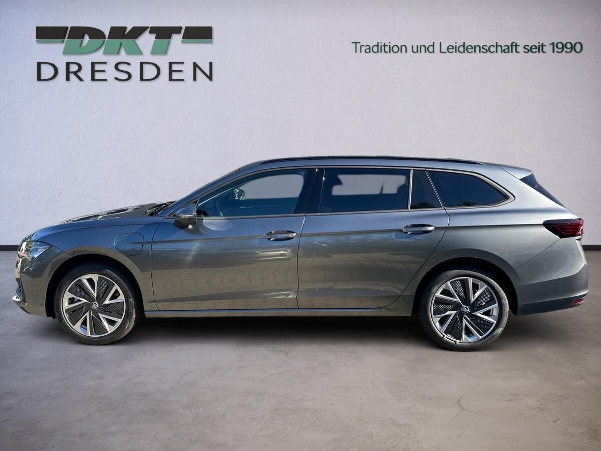 Skoda Superb Combi 1.5 TSI iV 150kW Selection/Transport/AHK/Licht&Sicht/Fahrassistenz/Winter/Infotainment