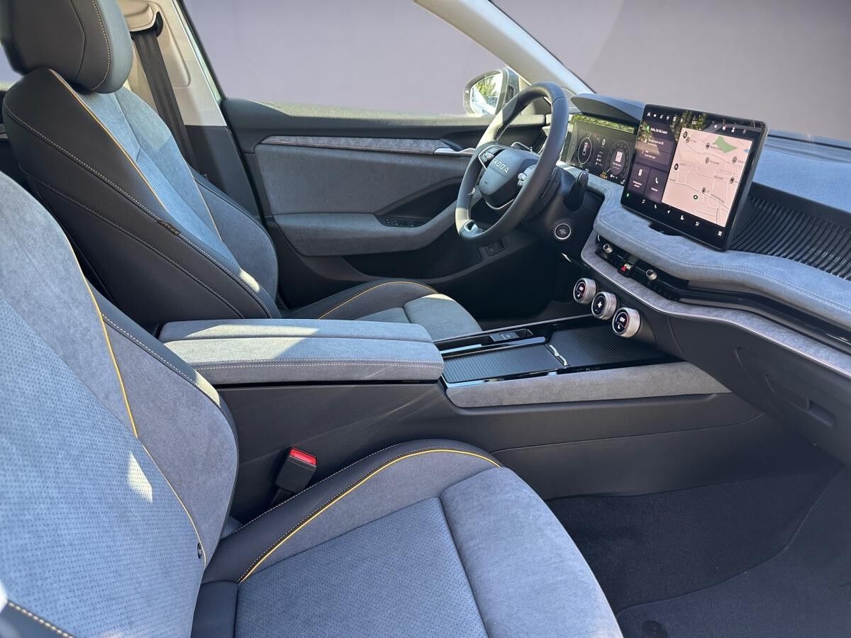 Skoda Superb Combi 1.5 TSI iV 150kW Selection/Transport/AHK/Licht&Sicht/Fahrassistenz/Winter/Infotainment