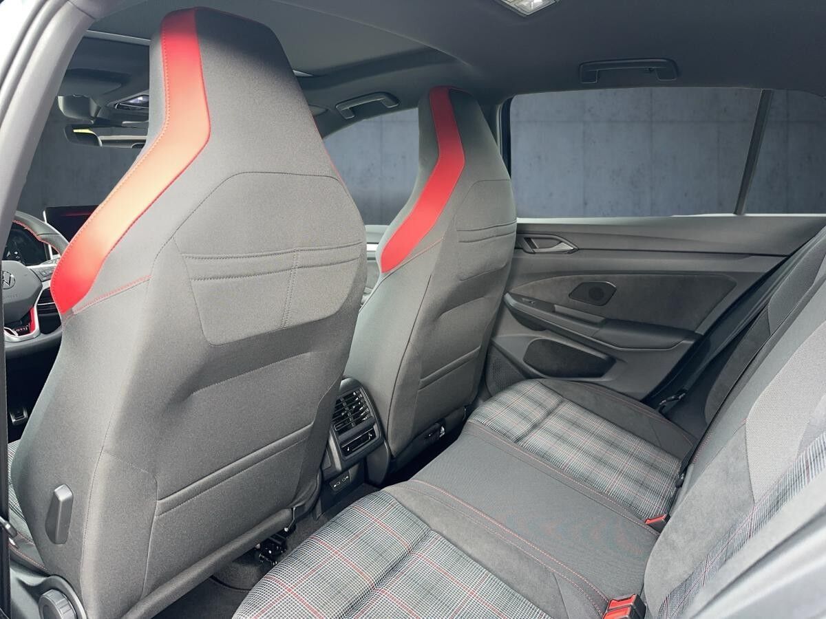 Volkswagen Golf GTI DCC Buisness Paket AHK. AREA-V. PANO WDR WINTER PAKET  **SOFORT VERFÜGBAR!**