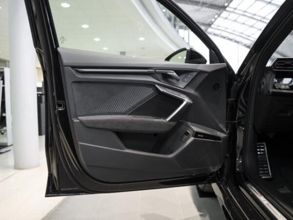 Audi RS3 Limousine S tronic *Pano/ACC/Matrix/uvm.*