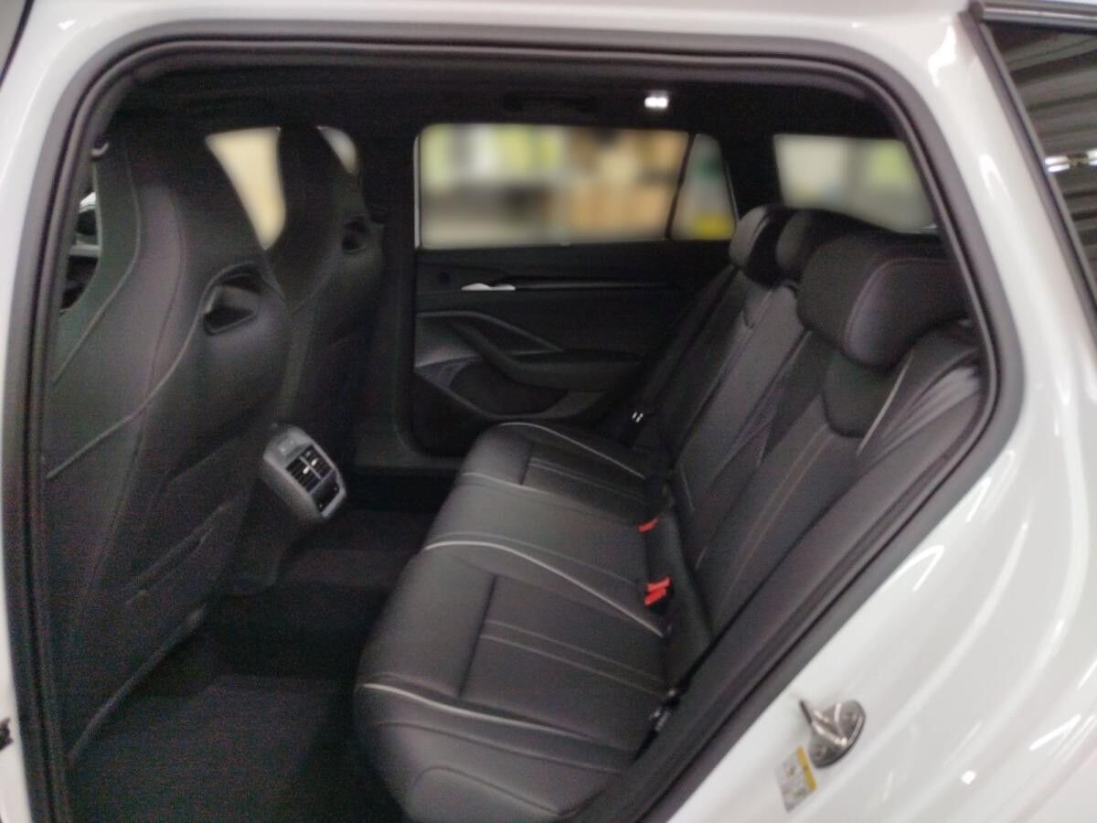 Skoda Superb Combi Sportline 2,0 TDI 7-Gang-DSG 4x4