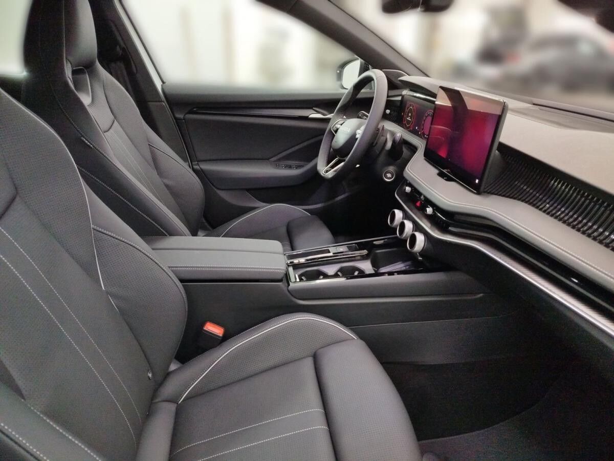 Skoda Superb Combi Sportline 2,0 TDI 7-Gang-DSG 4x4