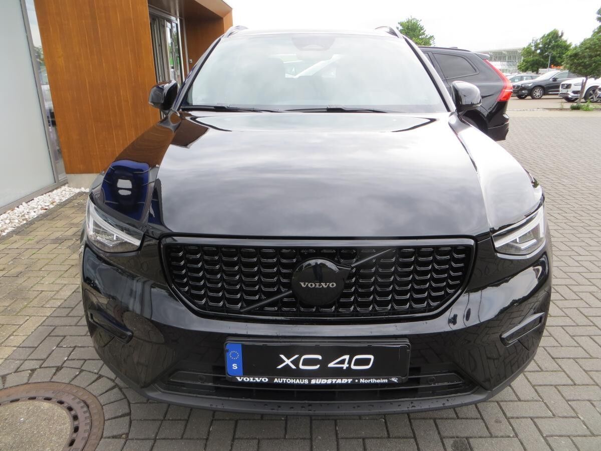 Volvo XC40 B3 Black Edition Mj. 2026  DCT  sofort!!