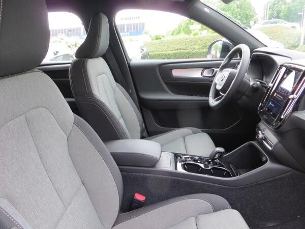 Volvo XC40 B3 Black Edition  DCT  sofort!!