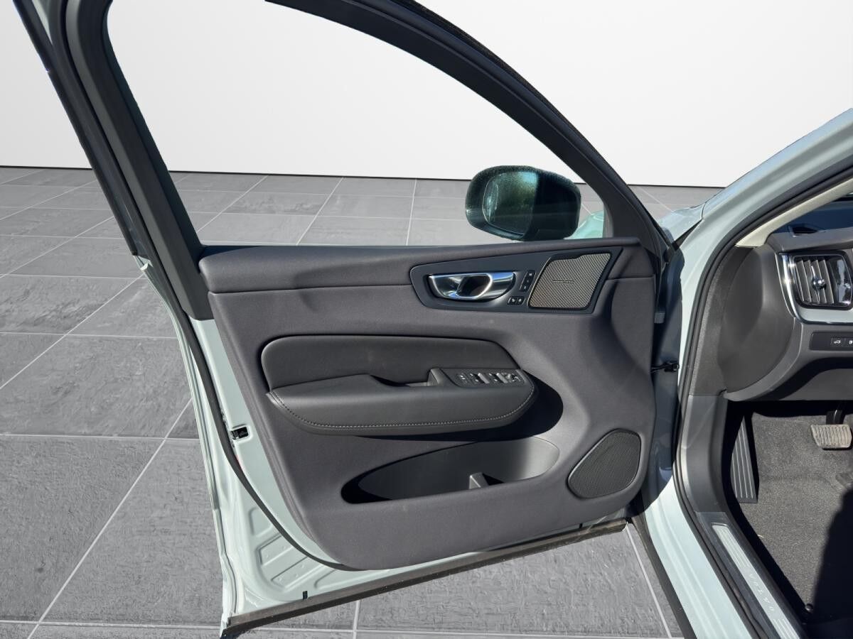 Volvo XC60 T6 AWD Plus Dark 8-Gang Automatikgetriebe