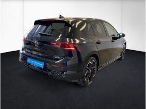 Volkswagen Golf VIII 1.5 eTSI R-Line *Pano*DSG*Navi*PDC