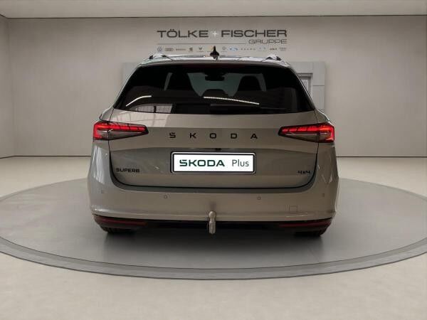 Skoda Superb Combi Sportline Navi DCC PANO AHK eHeck