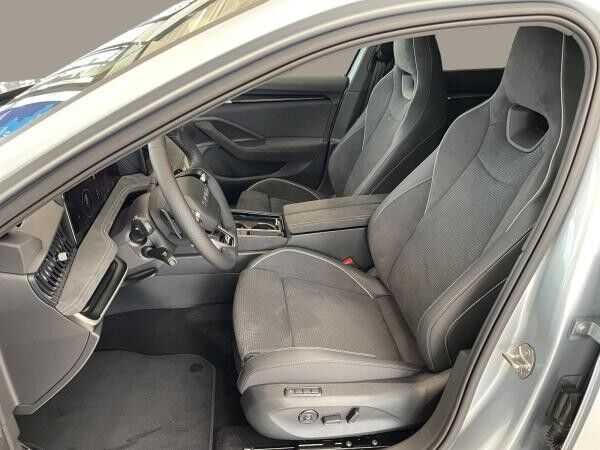 Skoda Superb Combi Sportline Navi DCC PANO AHK eHeck
