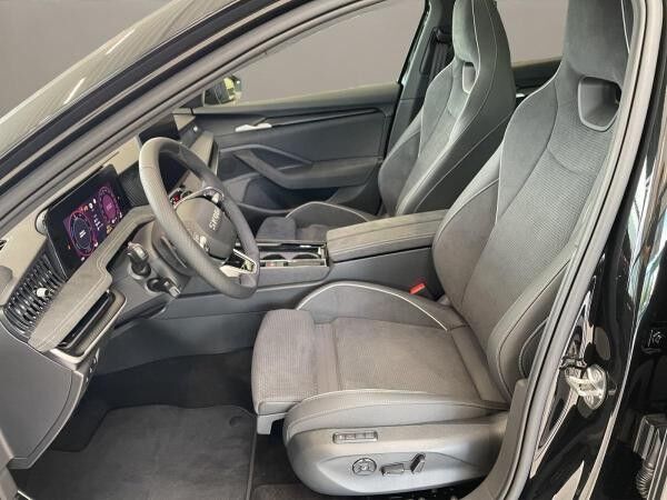 Skoda Superb Combi Sportline iV Navi DCC PANO AHK eHeck