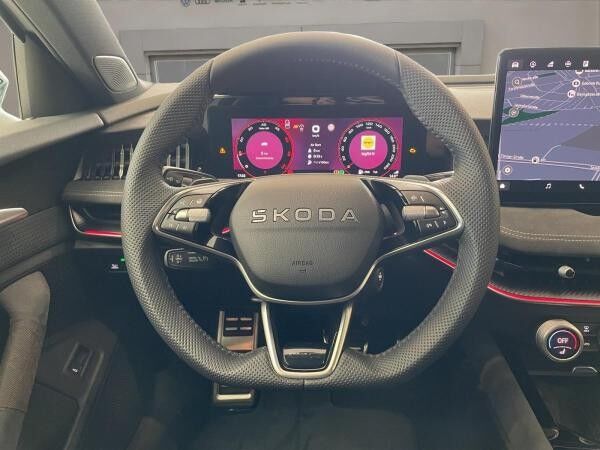 Skoda Superb Combi Sportline Navi DCC PANO AHK eHeck