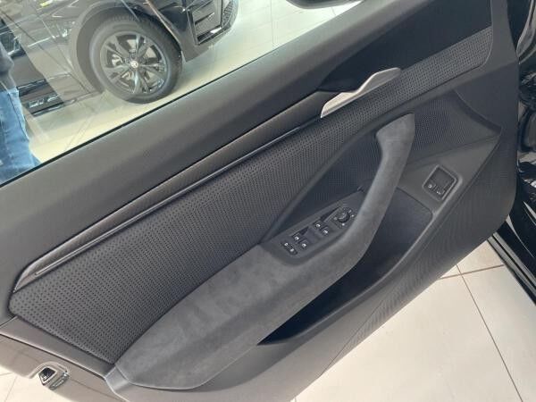 Skoda Superb Combi Sportline iV Navi DCC PANO AHK eHeck