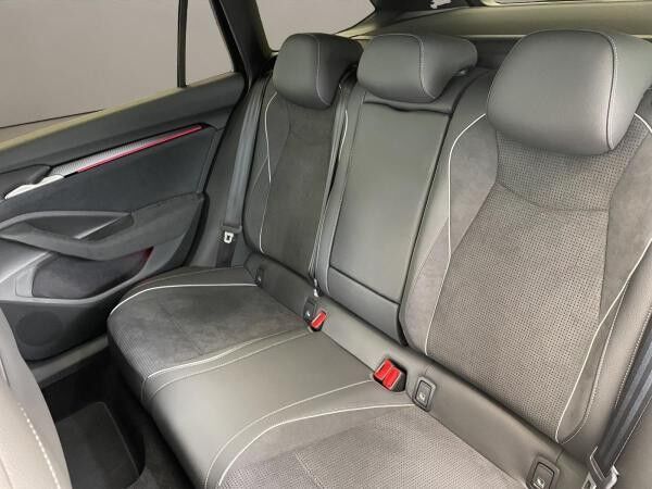 Skoda Superb Combi Sportline iV Navi DCC PANO AHK eHeck