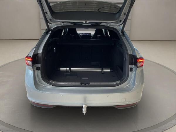 Skoda Superb Combi Sportline Navi DCC PANO AHK eHeck