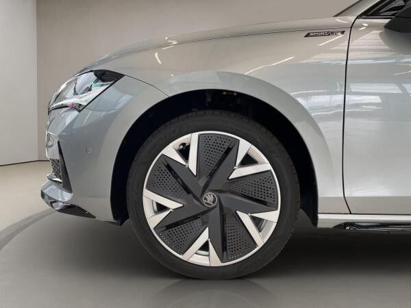 Skoda Superb Combi Sportline Navi DCC PANO AHK eHeck