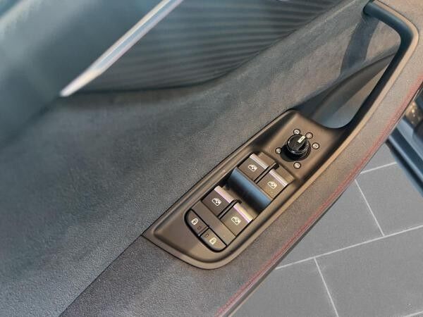 Audi RS Q8 SUV tiptronic