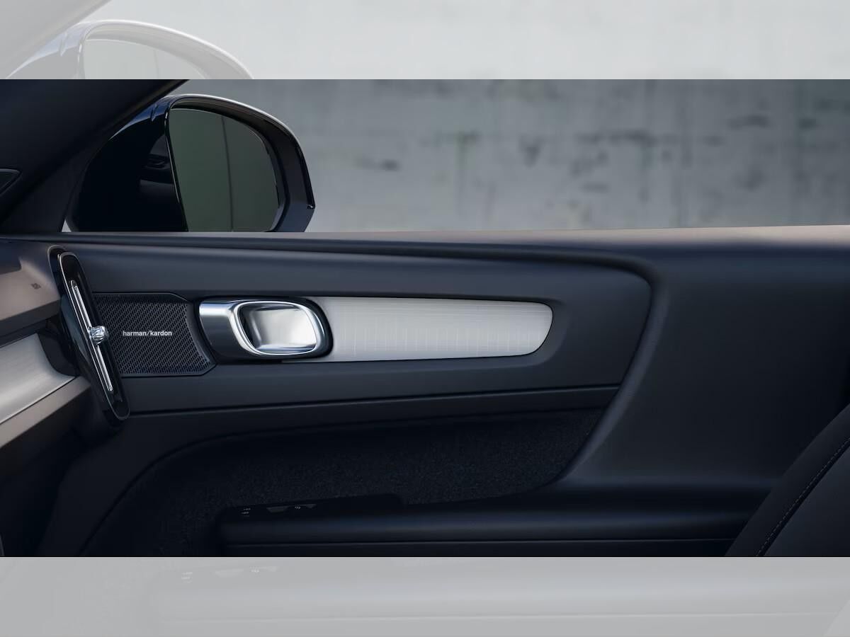 Volvo XC40 B3 Plus Black Edition Aut. * Gehaltserhöhung? Dienstwagen! *