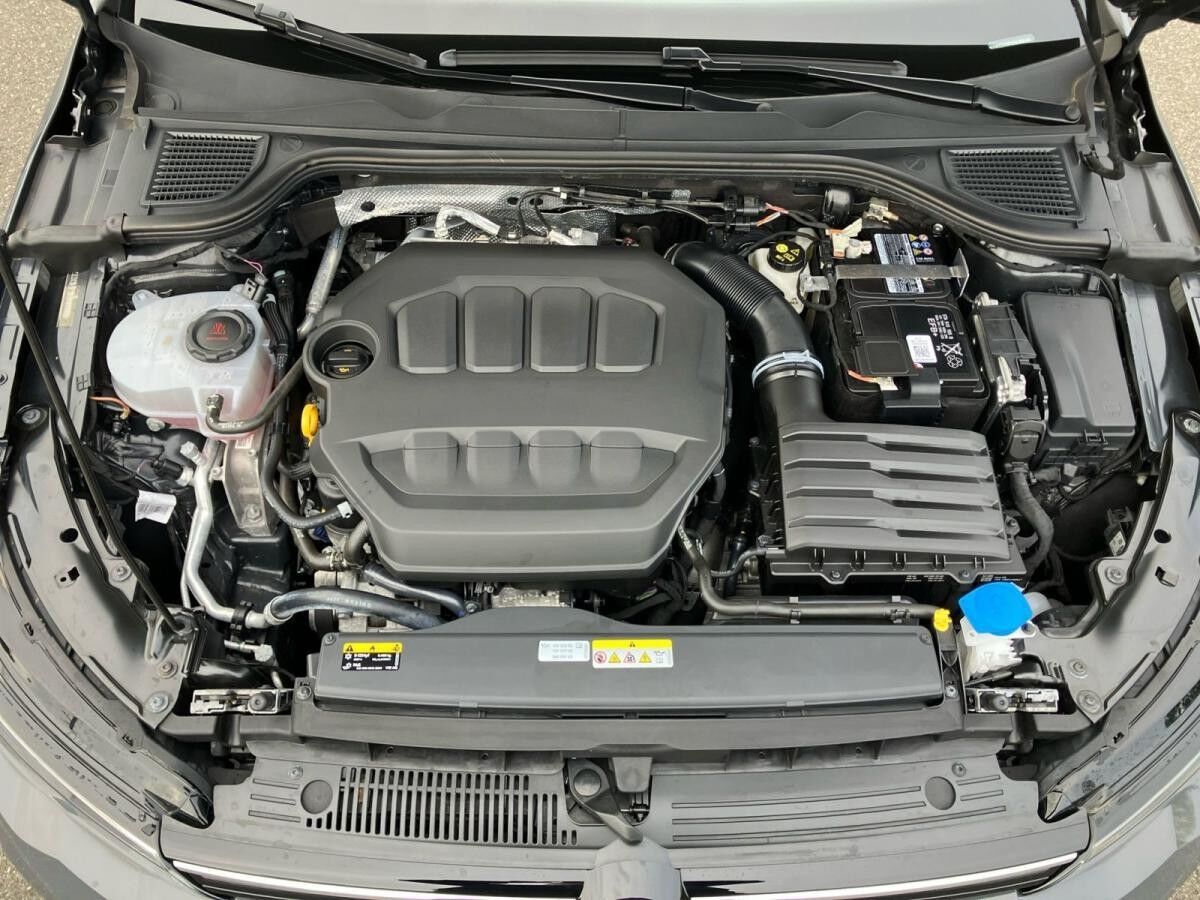 Volkswagen Golf VIII Style 2.0TSI DSG/ Navi, App, LED+, ACC