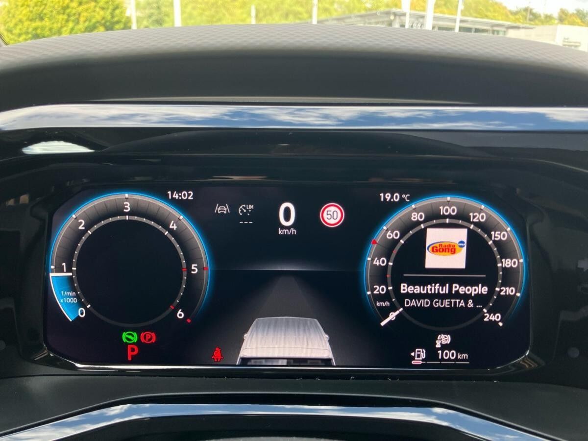 Volkswagen Multivan Style Lang DSG/ Navi, Matrix, Pano, AHK