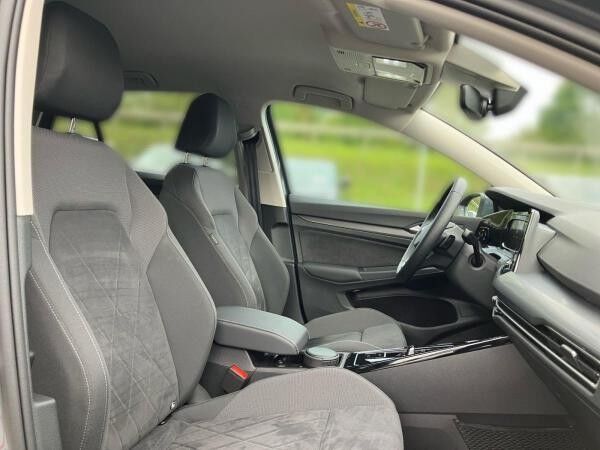 Volkswagen Golf VIII Style 2.0TSI DSG/ Navi, App, LED+, ACC