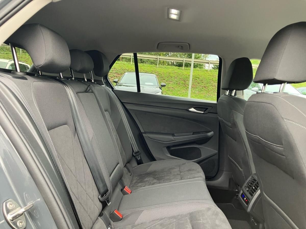 Volkswagen Golf VIII Style 2.0TSI DSG/ Navi, App, LED+, ACC