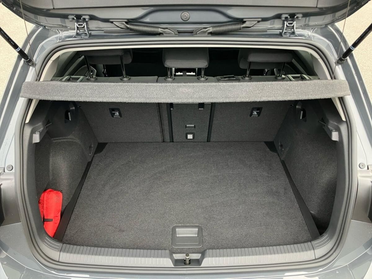 Volkswagen Golf VIII Style 2.0TSI DSG/ Navi, App, LED+, ACC