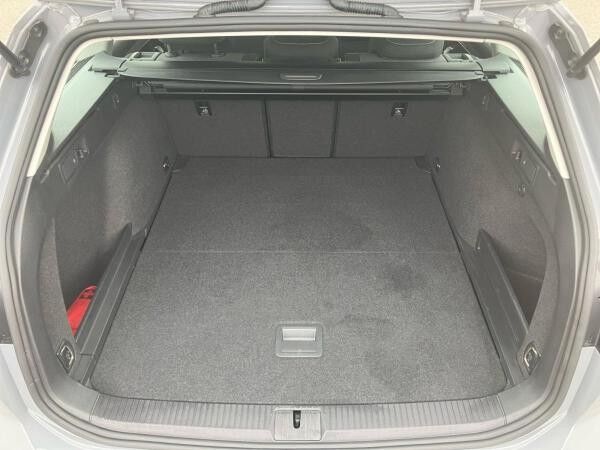 Volkswagen Passat Variant Business 1.5 TSI DSG / LED, ACC