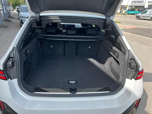 BMW 520 Touring (G61)
