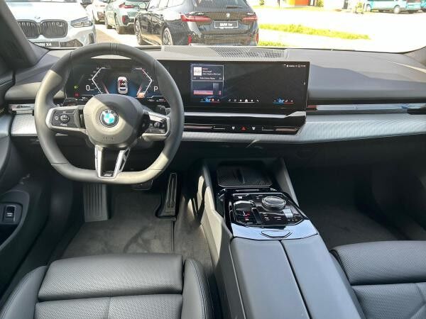 BMW 520 Touring (G61)