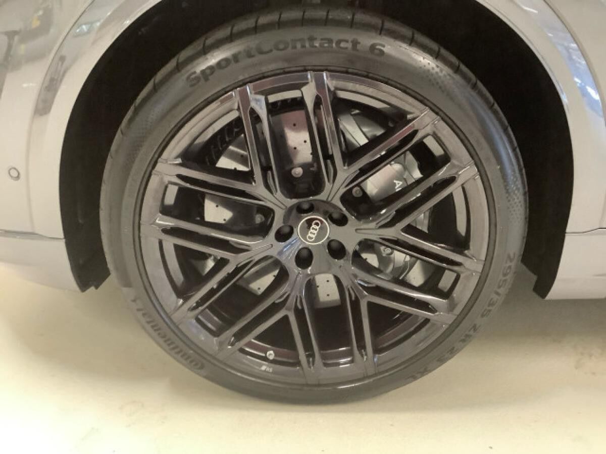 Audi RS Q8 PERFOMANCE, 280 KM/H, Sound, AHK, Matrix, Pano