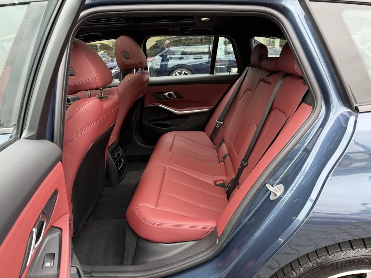 BMW 330 e Touring M Sport //Pano AHK FACELIFT!!!