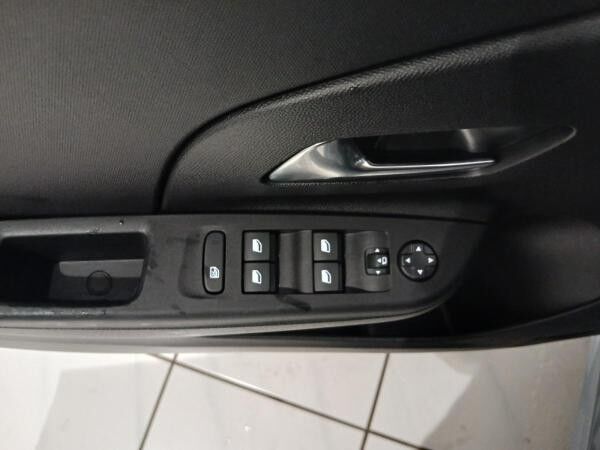 Opel Corsa F 1.2T Rückfahrkamera,Parkpilot,Tempomat