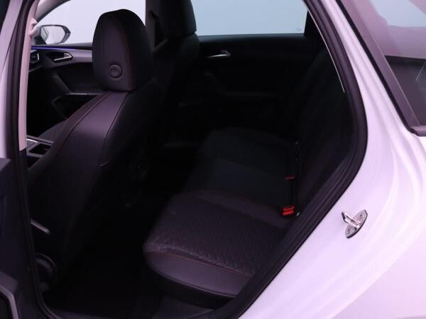 Seat Leon ST FR 1.5 eTSI DSG / Navi, App, Matrix, RFK