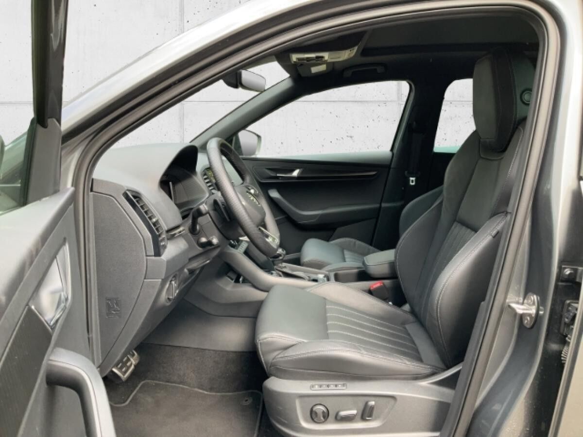 Skoda Karoq Sportline 1.5 TSI Pano Navi Leder Kamera Memory Sitze LED