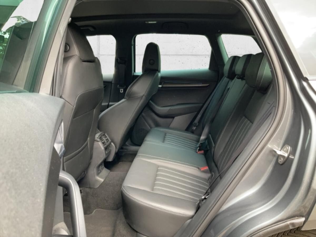 Skoda Karoq Sportline 1.5 TSI Pano Navi Leder Kamera Memory Sitze LED