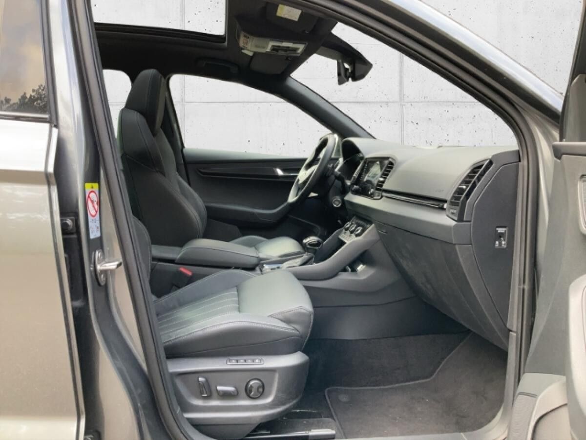 Skoda Karoq Sportline 1.5 TSI Pano Navi Leder Kamera Memory Sitze LED