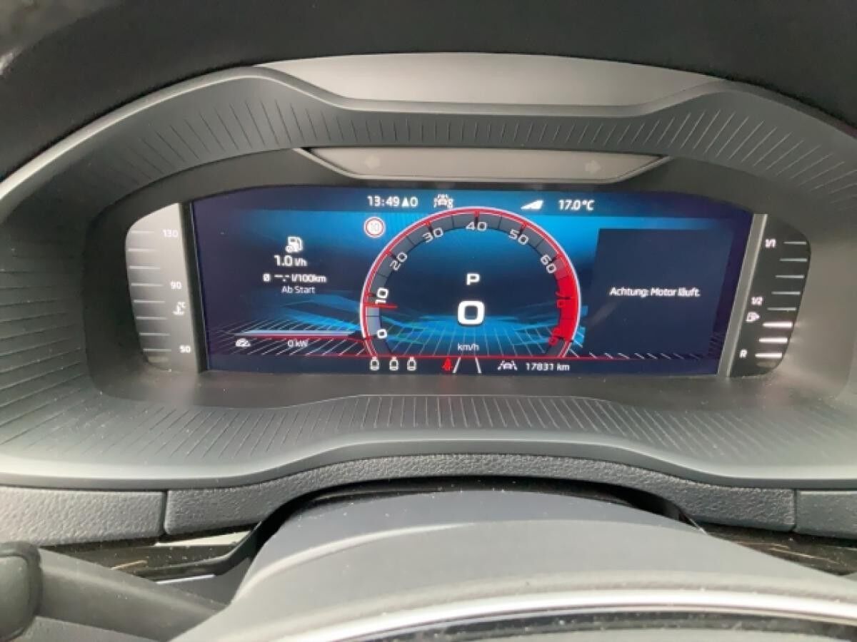 Skoda Karoq Sportline 1.5 TSI Pano Navi Leder Kamera Memory Sitze LED