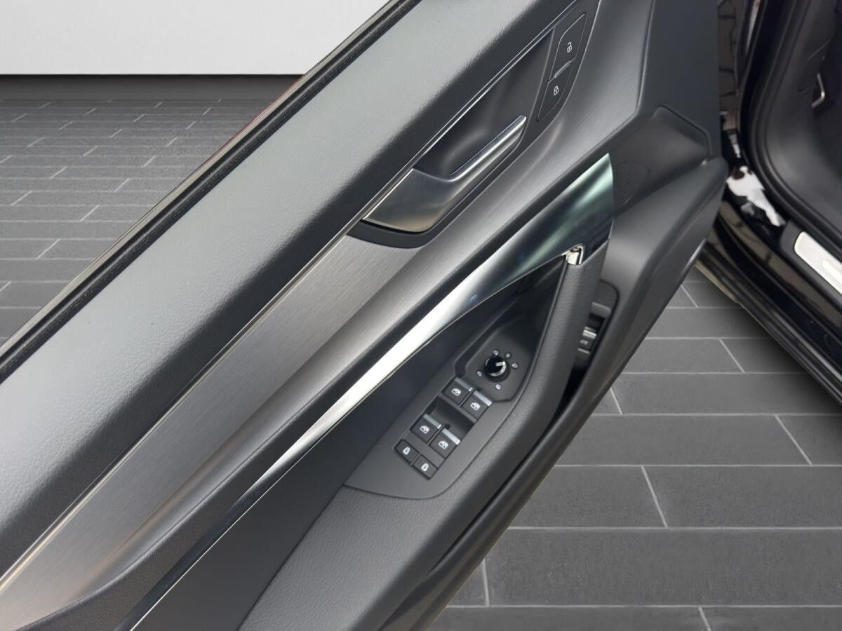 Audi A6 Avant S line 55 TFSI e quattro S tronic Audi A6 Avant S line 55 TFSI e quattro S tronic