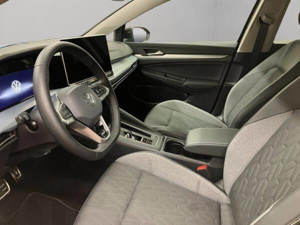Volkswagen Golf VIII 1.5 eTSI DSG / SOFORT VERFÜGBAR !