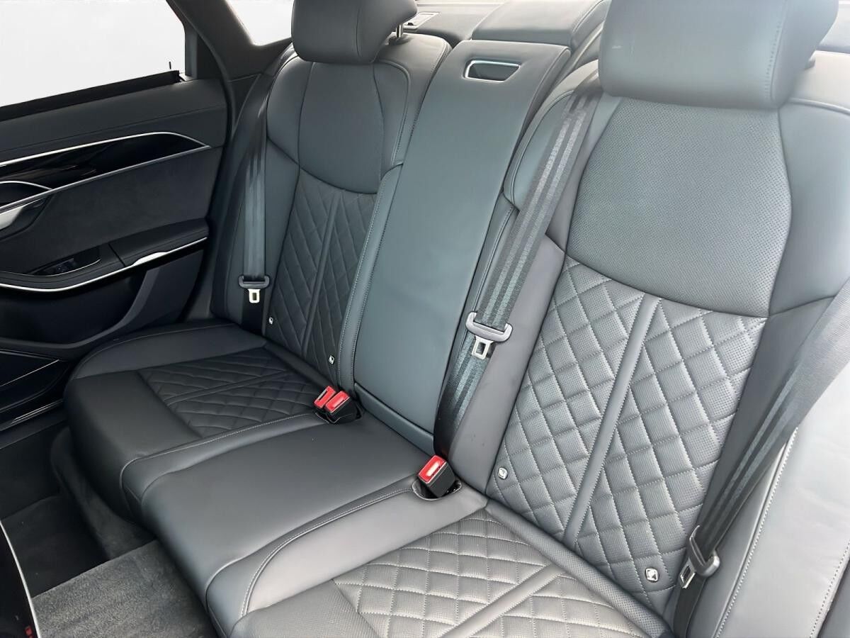 Audi A8 60 TFSIe qu. Pano Matrix LM 20" Navi ACC Soft Close
