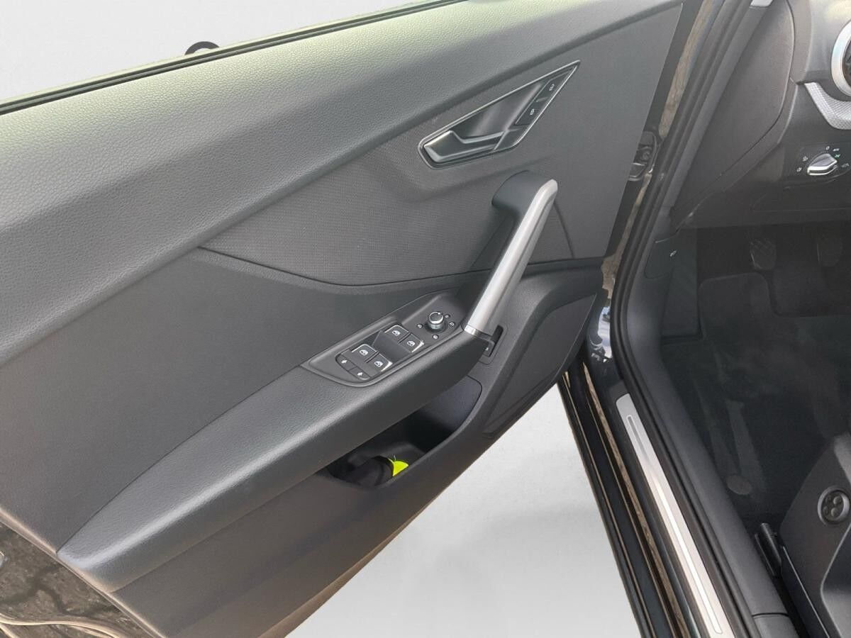 Audi Q2 Advanced 35 TFSI Schalter RFK Matrix AHK