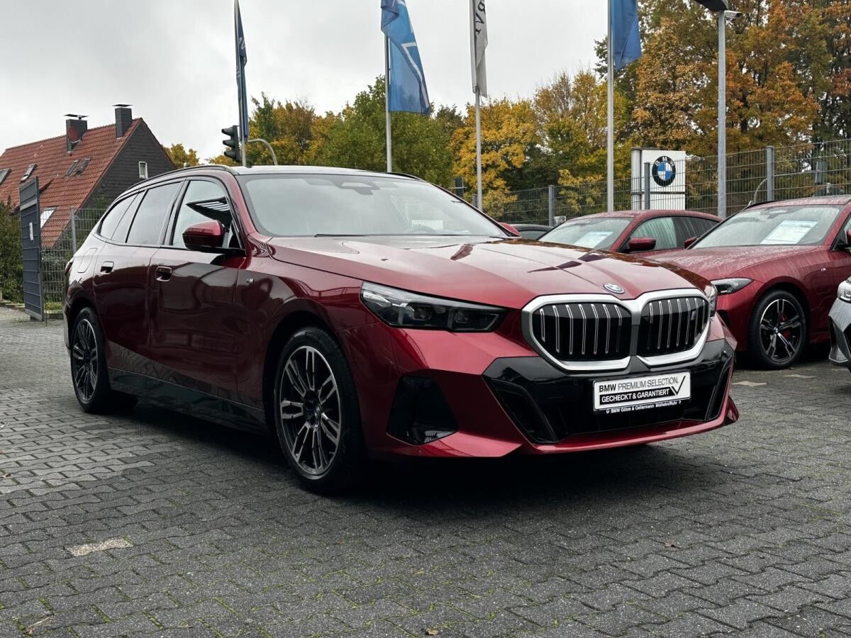 BMW i5 eDrive40 Touring M Sport //Autobahnassistent Pano