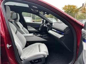 BMW i5 eDrive40 Touring M Sport //Panoramadach DrivingAssistantProf B&W